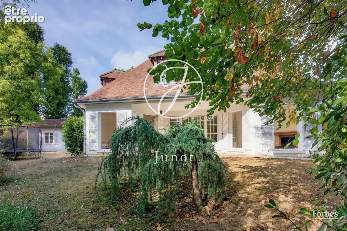 Garches - POINCARÉ - Maison de 266 m² - 5 chambres - Terrain de 1300 m² - photo 12