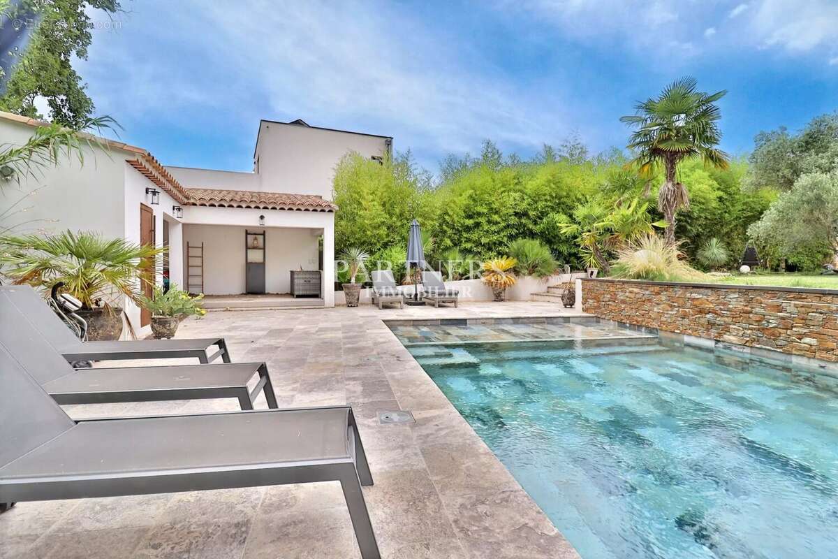 Maison à POURRIERES