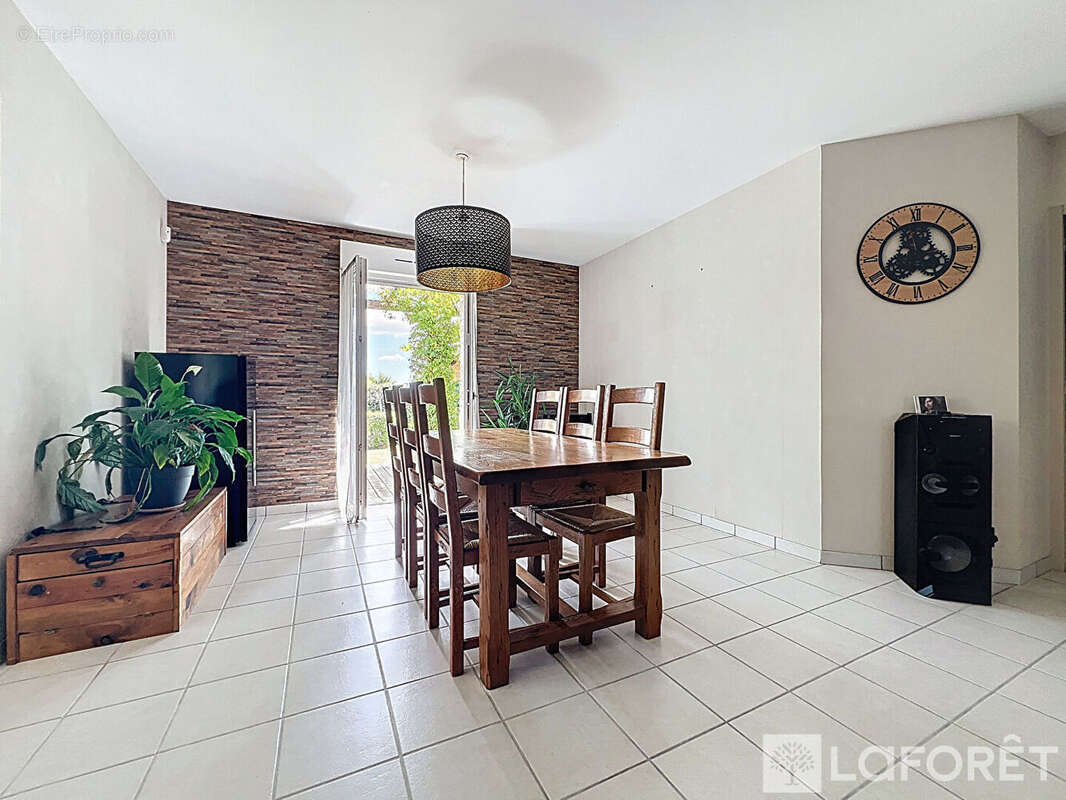 Maison à MONTREVAULT