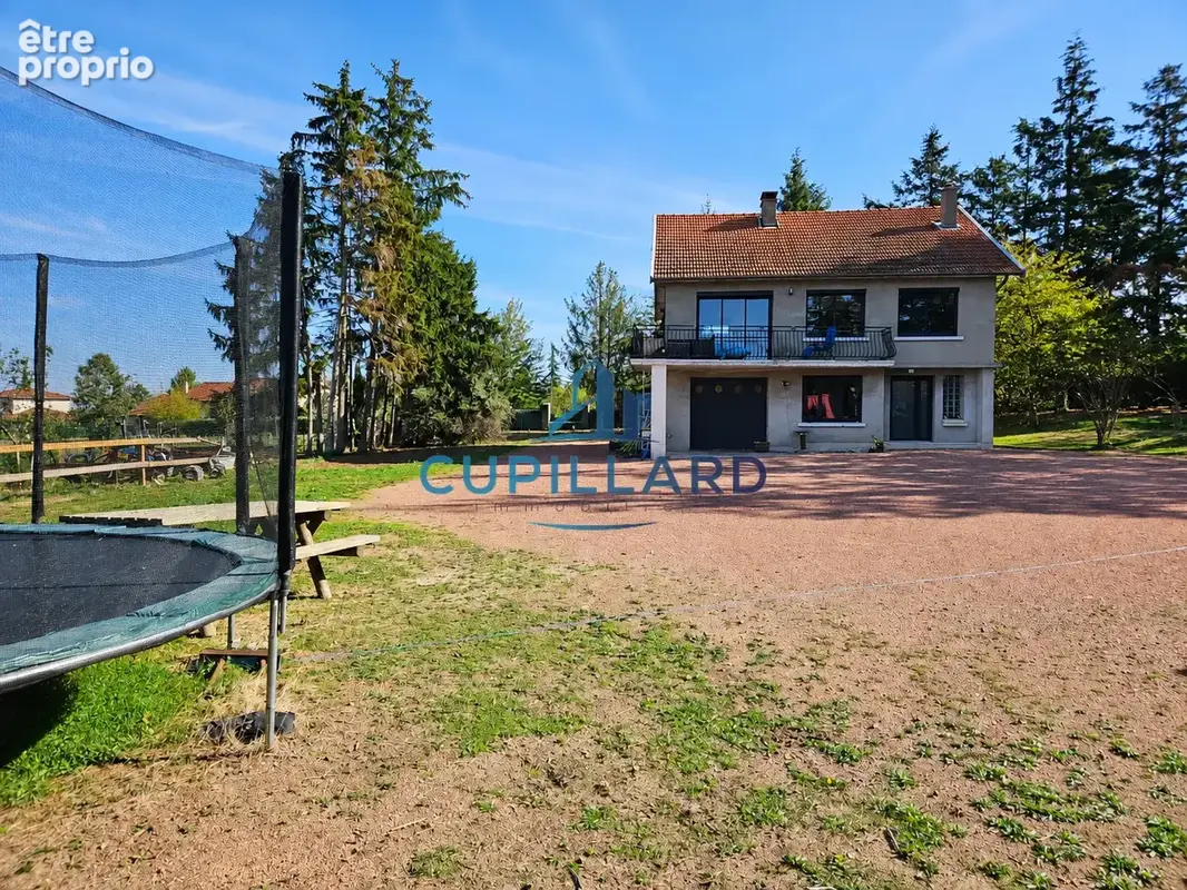 VILLEREST - Les Hauts du Roy - vue imprenable côte roannaise. Maison sur parcelle de 5818m2 dont 3574m2 constr - photo 4