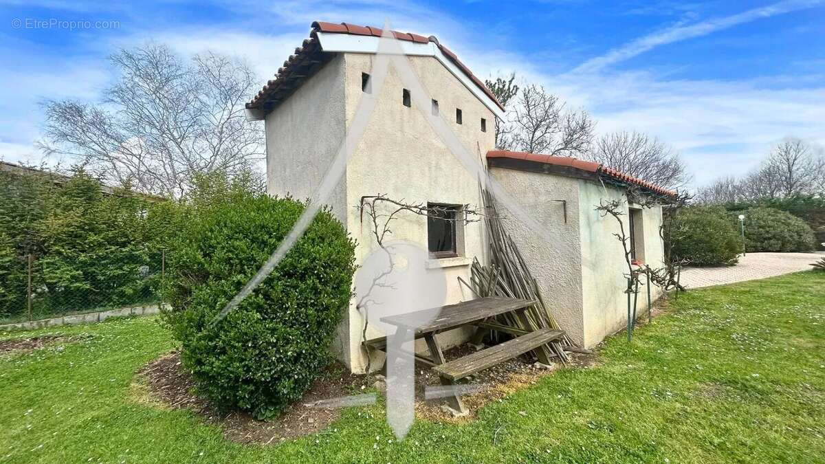 Maison à LAVERNOSE-LACASSE