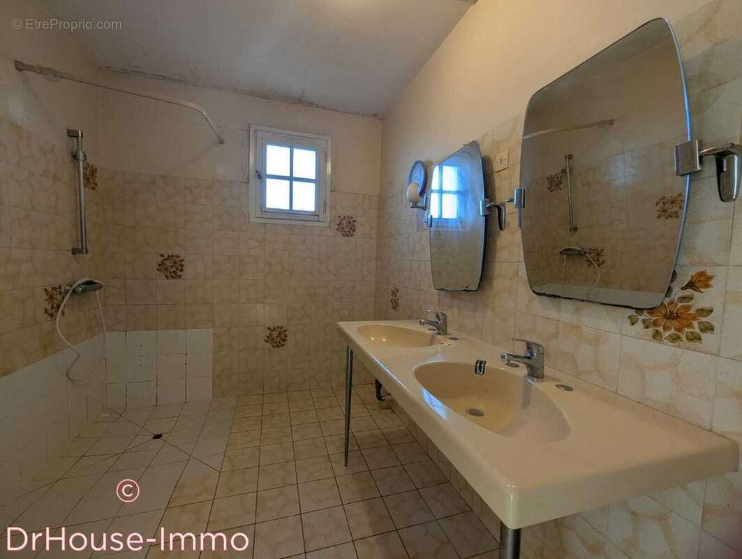 Maison à SAINT-ETIENNE-DE-MER-MORTE