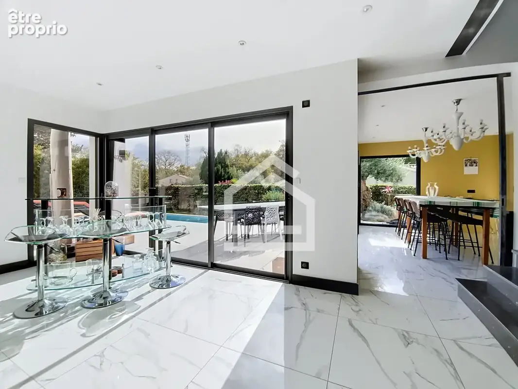 Le Haillan /  Propriété contemporaine de 260m2 aux volumes exceptionnels, piscine et intimité absolue - photo 8