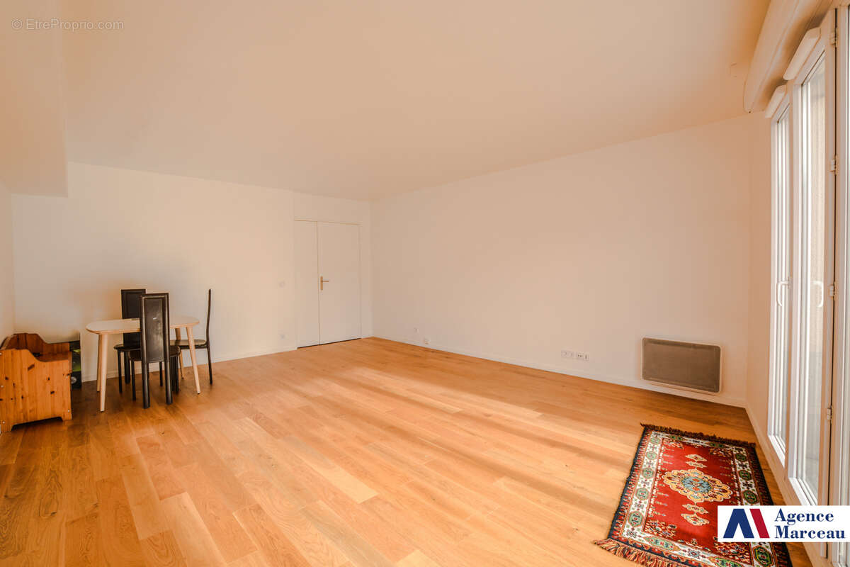 Appartement à COURBEVOIE