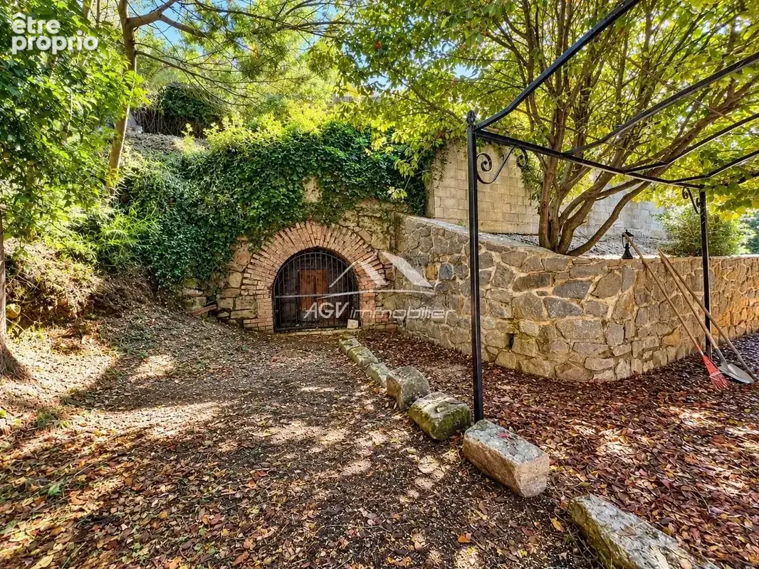 Maison de caractère 238 m² – Piscine, puits et potentiel de 3 logements - photo 9