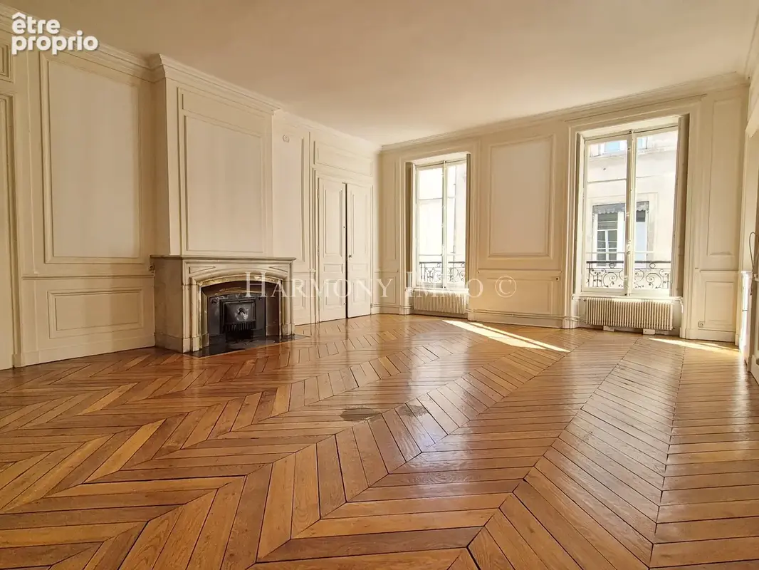 Bel appartement ancien de 167 m2 en dernier étage à 2 pas de la place Bellecour - photo 2