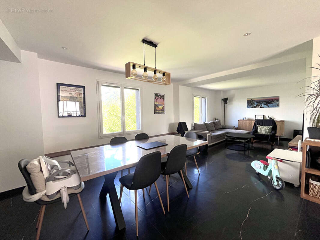 Appartement à MOUXY