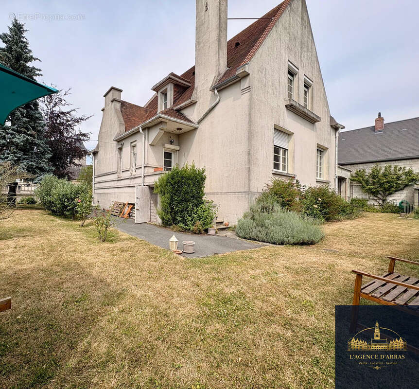 Maison de maître de caractère  171 m2 sur parcelle de 1000 m2  Prix raisonnable pour un bien d'exception - photo 2