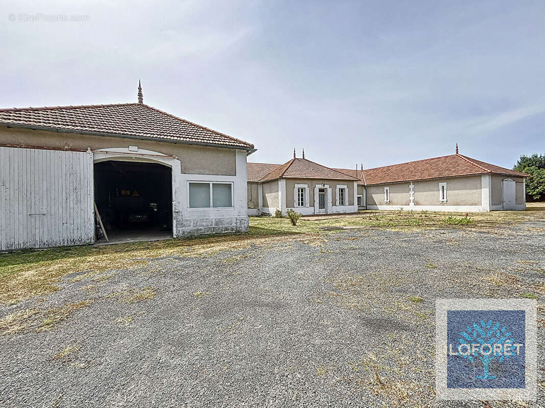 Maison de 210 m² sur 5 607 m² Proche Montendre et Jonzac - photo 7
