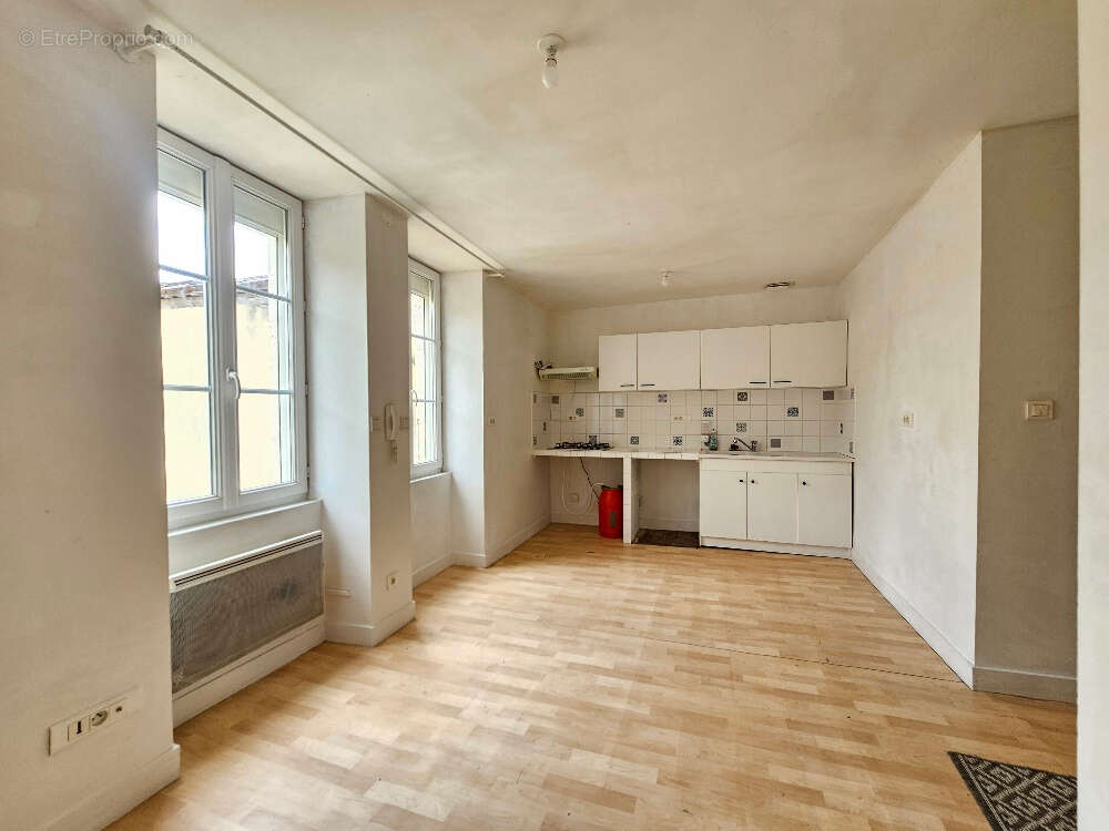 Immeuble 110m² à coteaux-du-blanzacais - photo 7