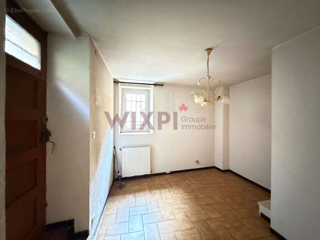 Maison à CHARMES-SUR-RHONE