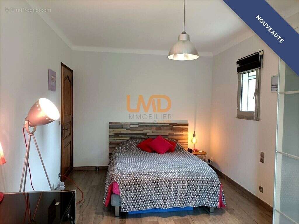 Maison à ENTRAIGUES-SUR-LA-SORGUE