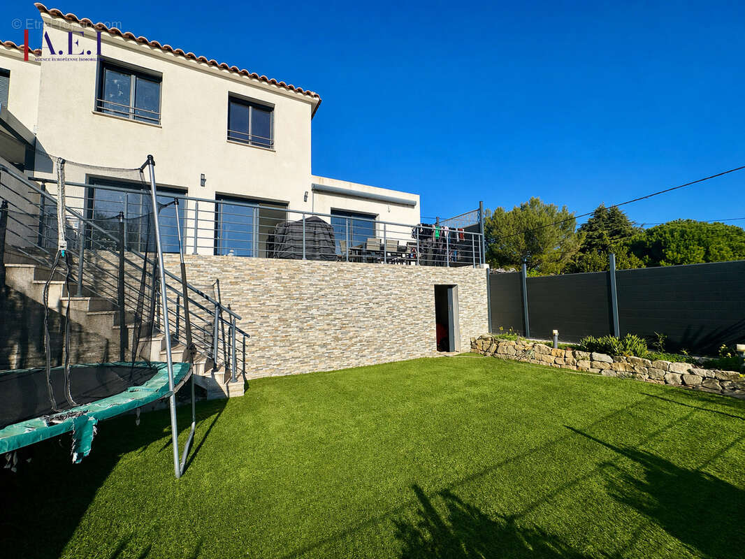 *Sanary - Maison récente avec piscine - photo 8