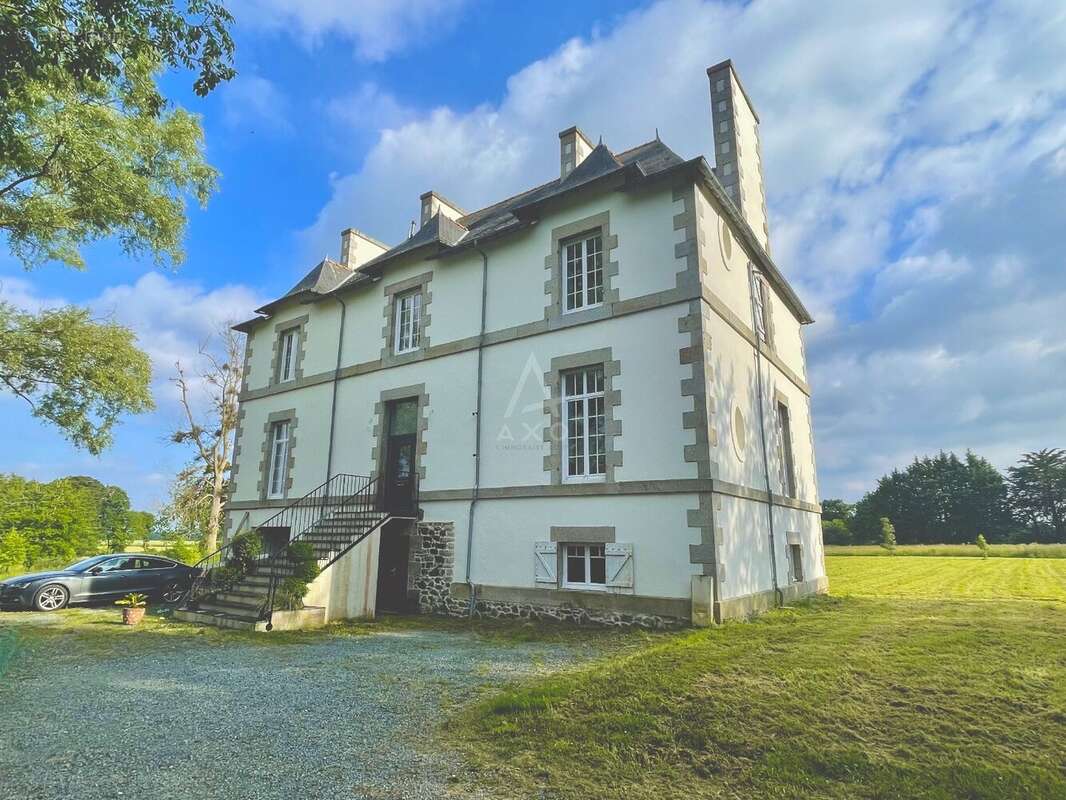 Maison à HENANBIHEN