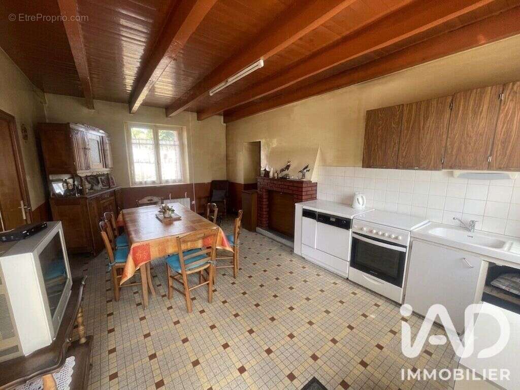 Maison 69 m² à Saint-Vran  - photo 4