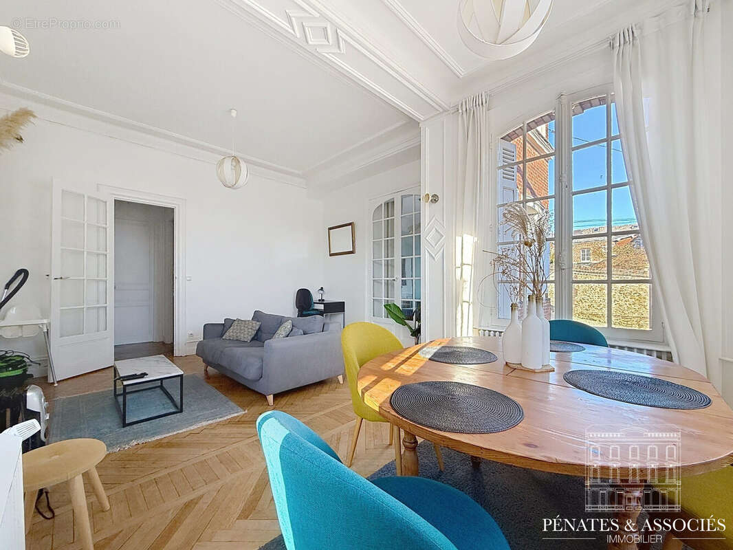 Appartement à MONT-SAINT-AIGNAN