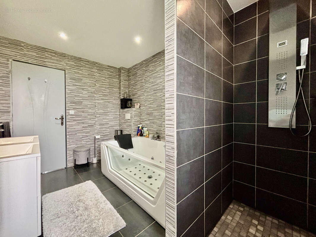 Maison à PARAY-LE-MONIAL