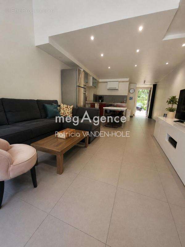 Maison avec jardin dans un domaine sécurisé,  résidentiel et sportif avec piscines, golf et spa a 1h de Paris - photo 3