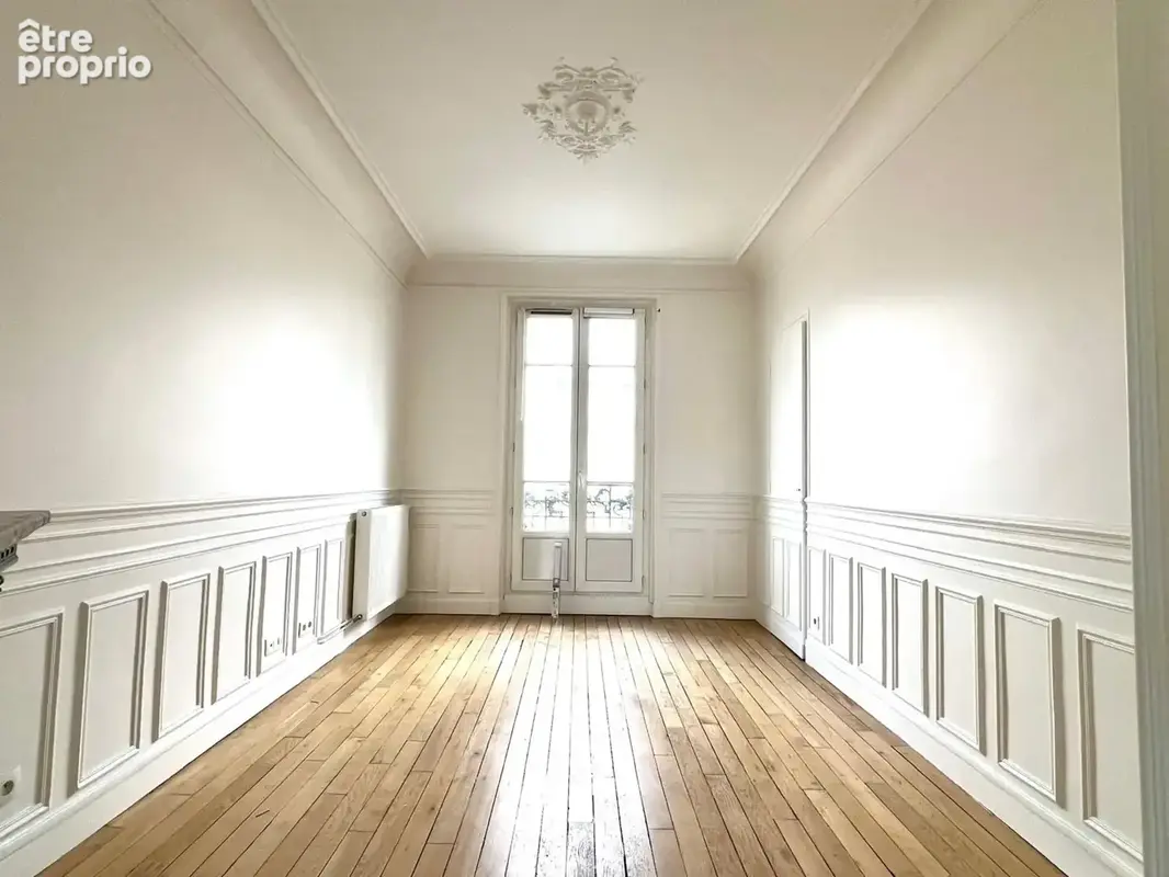 Appartement bourgeois de type 3 pièces dans un bel immeuble au pied du métro mairie des lilas ( 93260 ) - photo 2