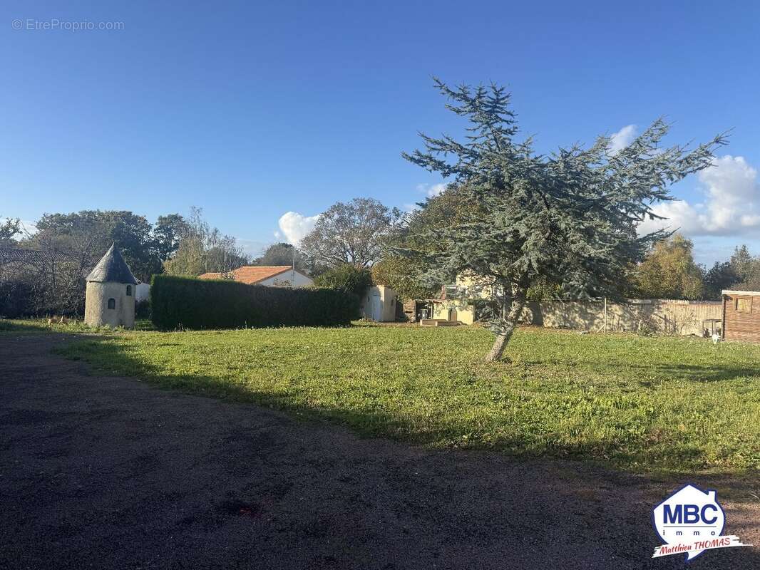 Terrain à SAINT-MICHEL-CHEF-CHEF