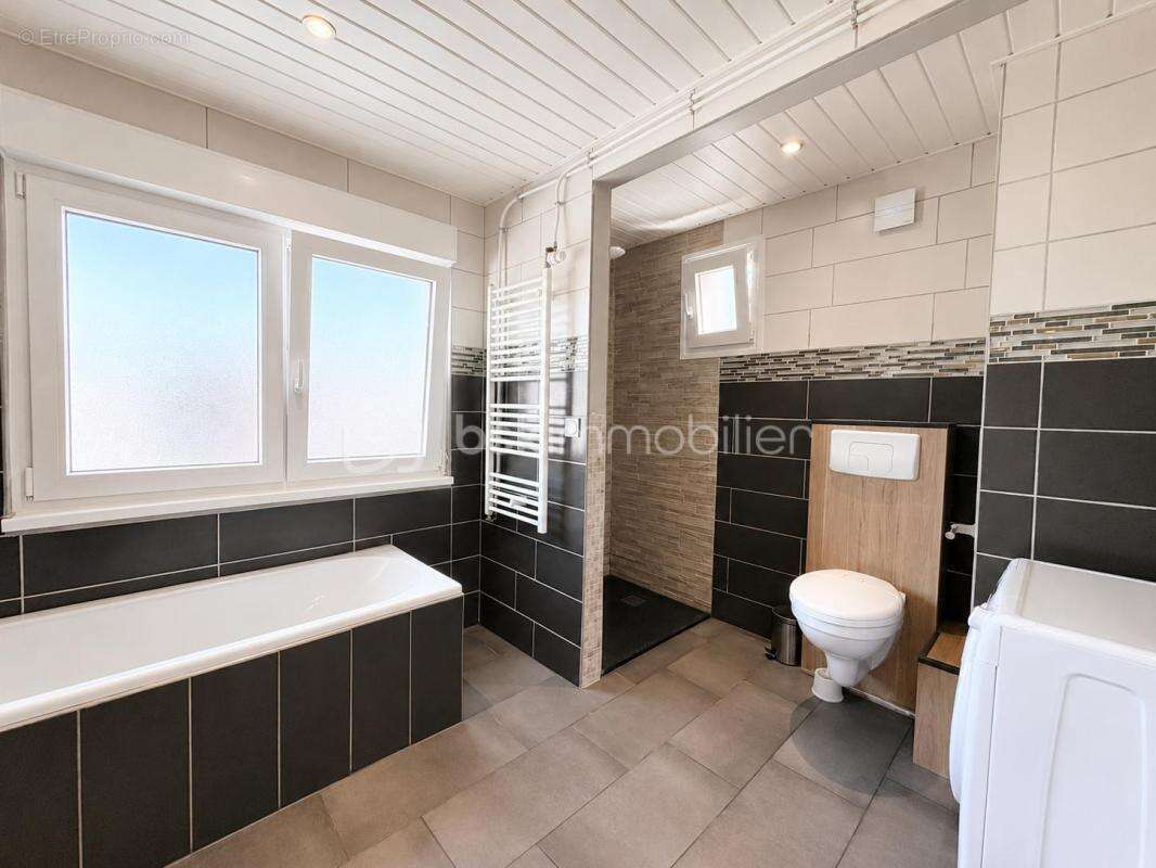 Maison familiale avec un potentiel de revenu locatif - photo 8