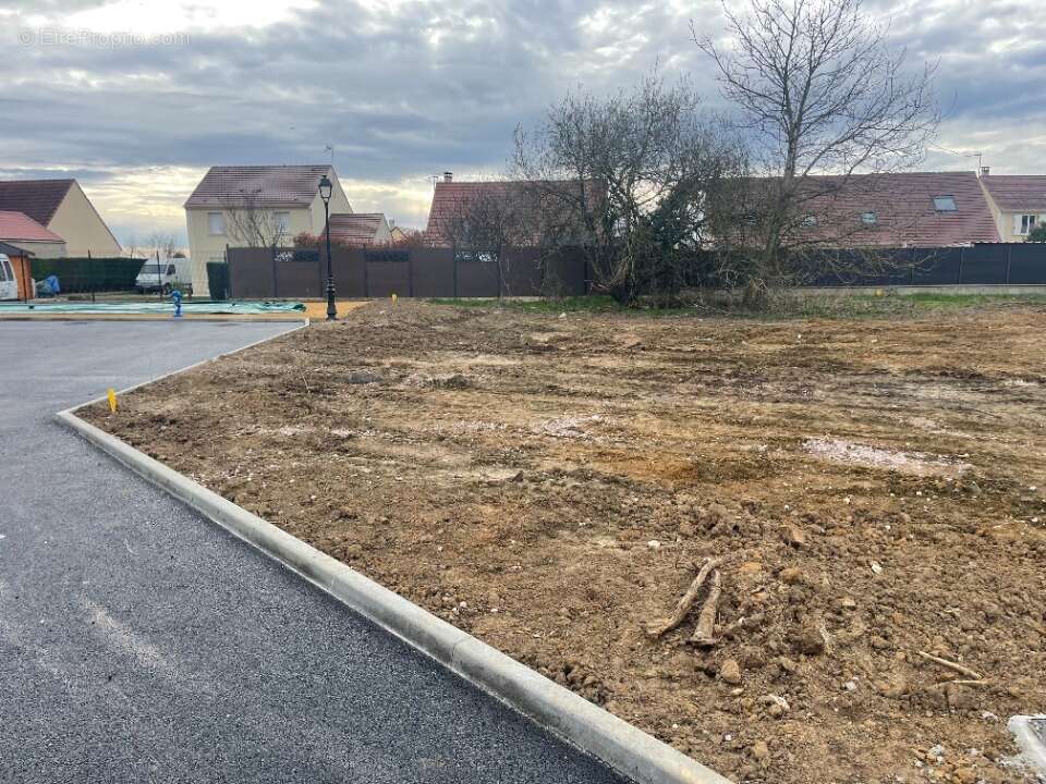 Terrain à MARY-SUR-MARNE