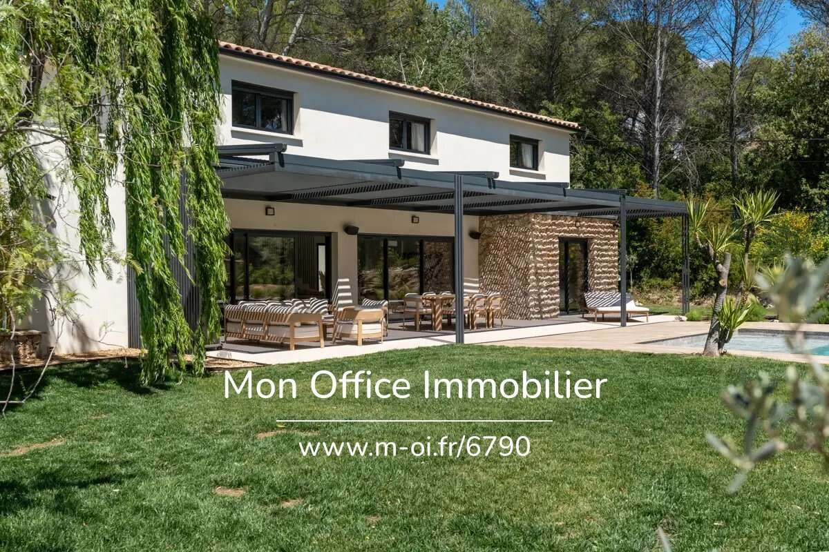Maison à VENTABREN