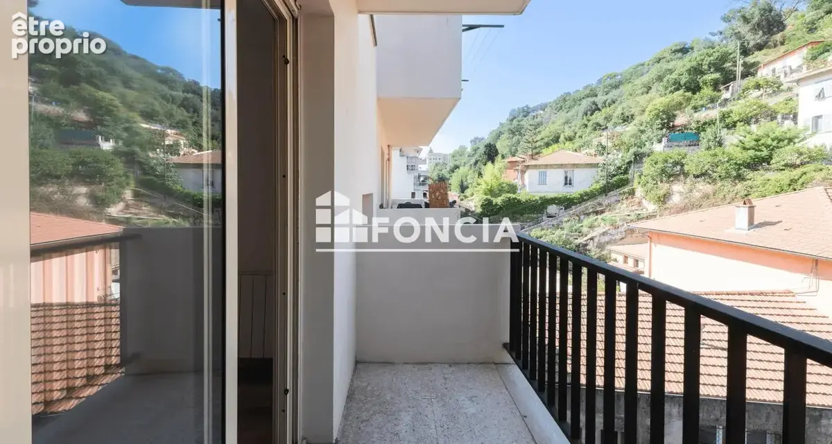 Menton proximite gare routiere et commerces 2 pieces traversant en etage eleve - photo 12
