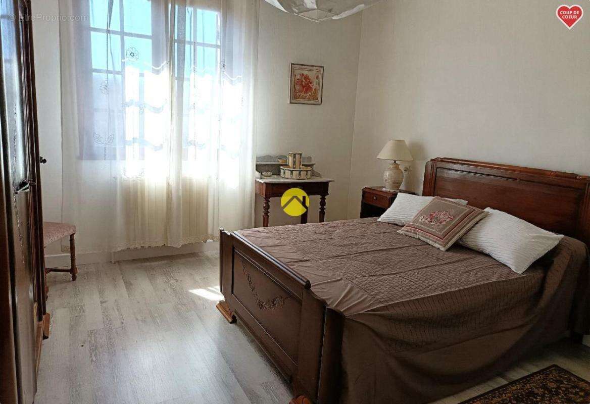 Maison à LE BUISSON-DE-CADOUIN