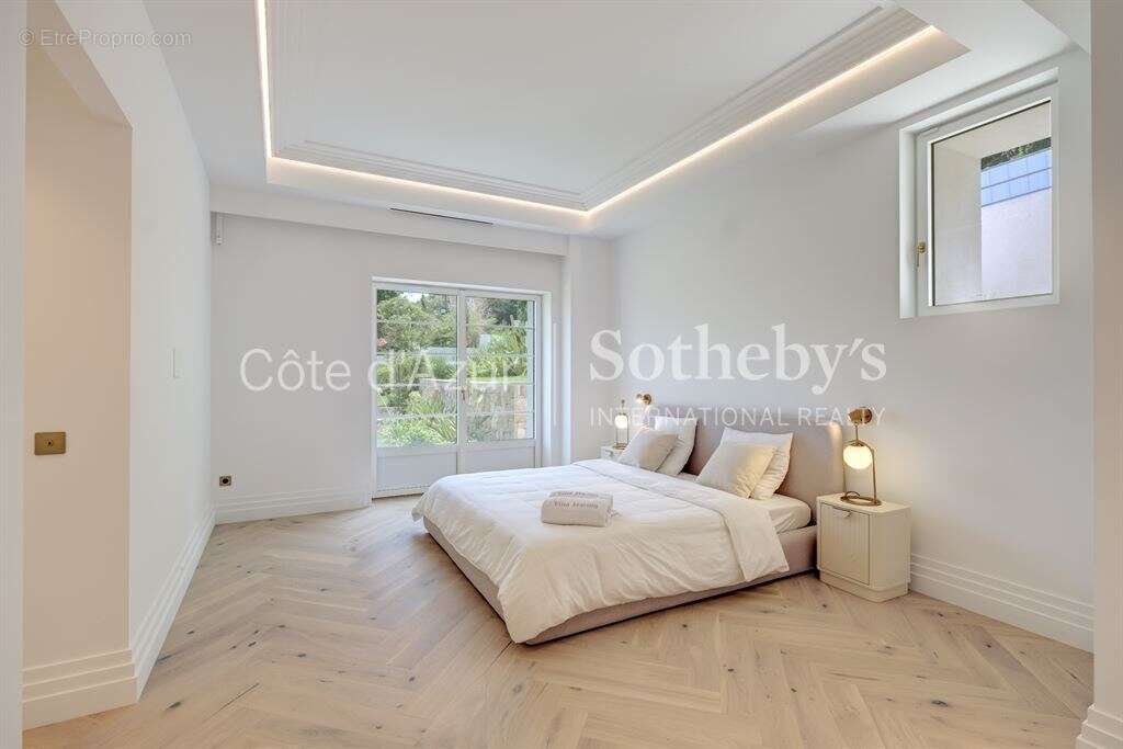 La Garoupe : Villa Art Déco 255 m² avec rooftop piscine - photo 7