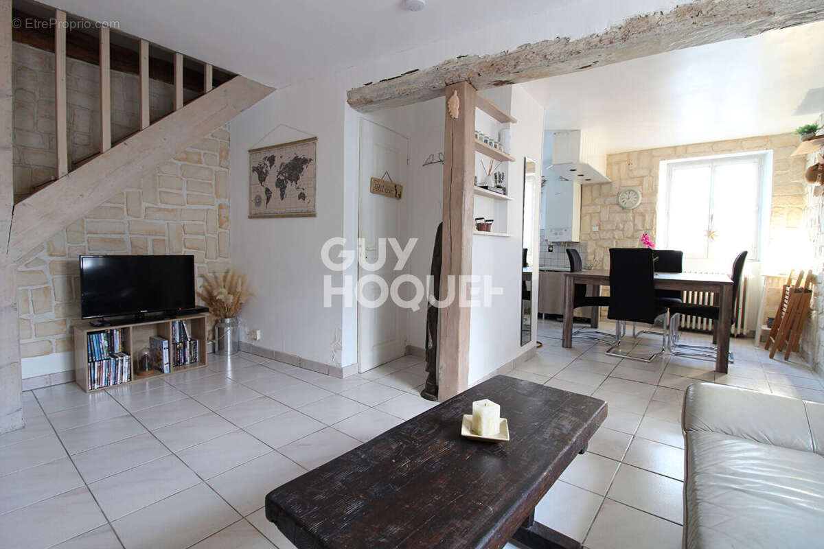 Maison à CHEVRY-COSSIGNY