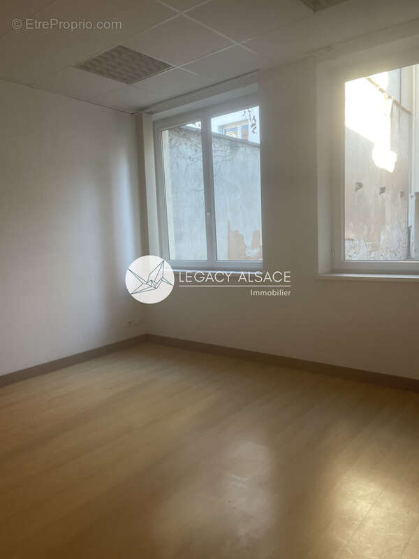 Appartement 2/3 pièces traversant de 67,17m2 avec jardin et cour, travaux à prévoir! - photo 2