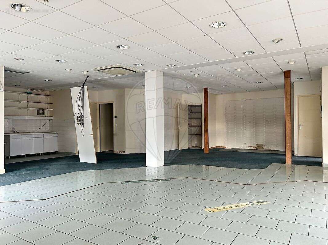 Commerce à VARENNES-VAUZELLES