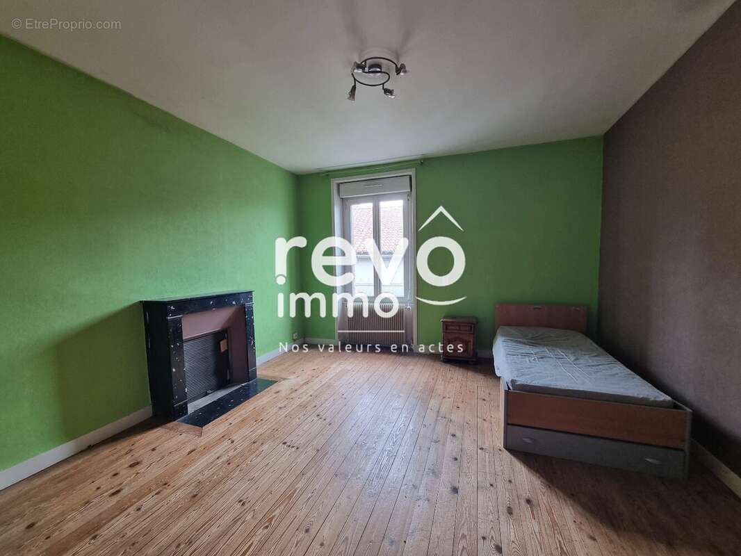 Maison à SAINT-REMY-EN-MAUGES