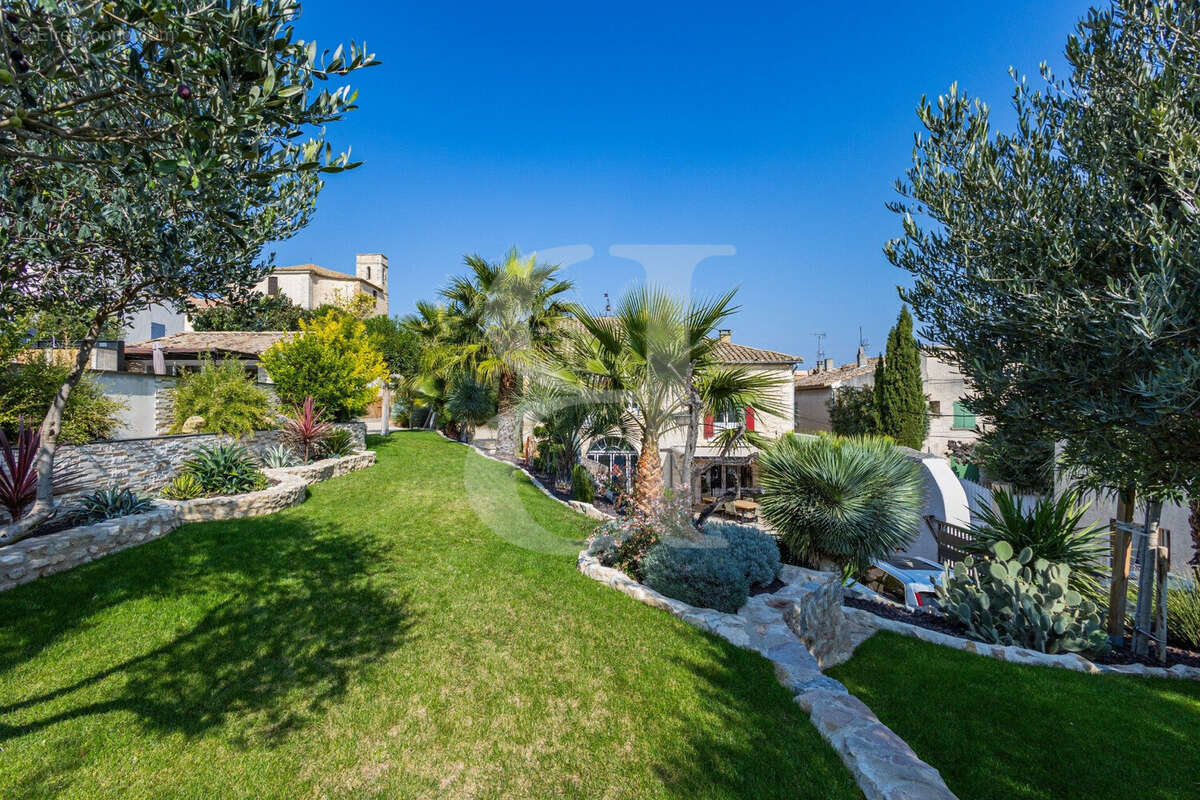 Maison à L&#039;ISLE-SUR-LA-SORGUE