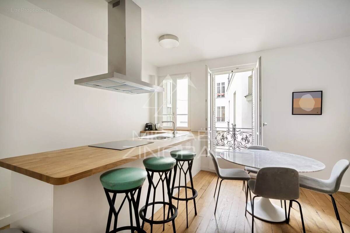 Appartement à PARIS-7E