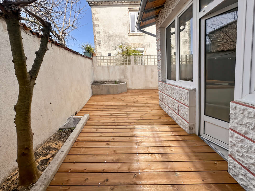 Maison à BARBEZIEUX-SAINT-HILAIRE