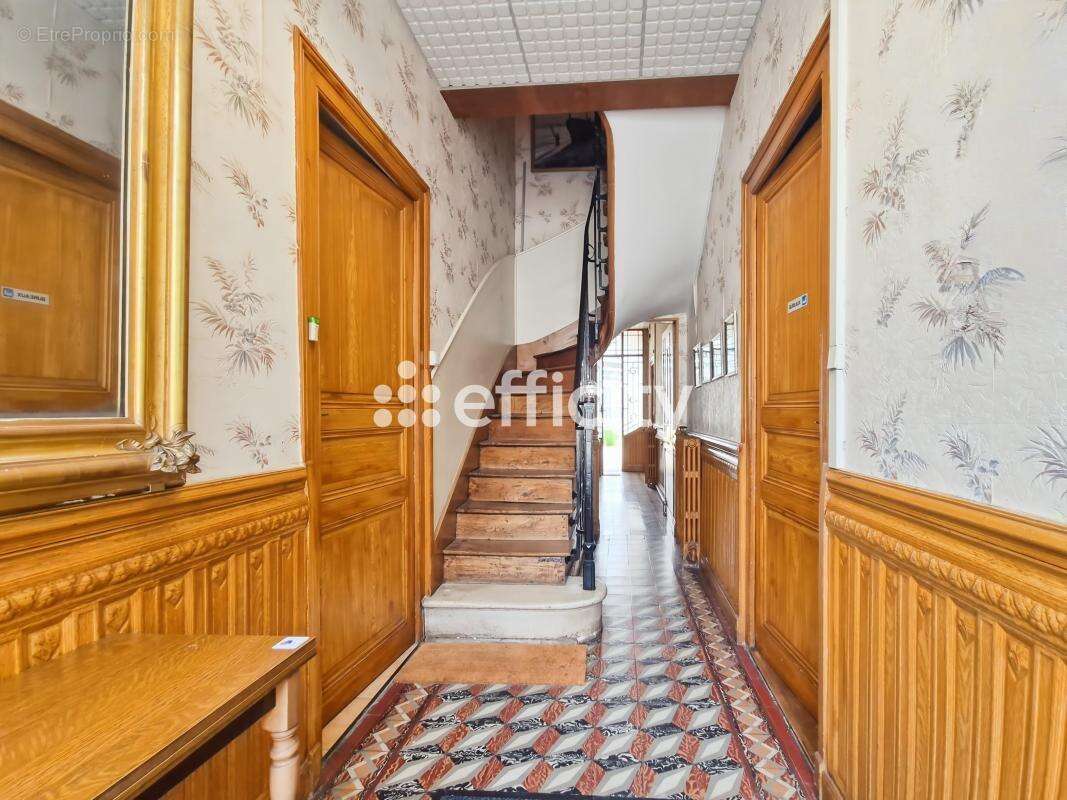 Maison 211 m² à Rochefort  - photo 2