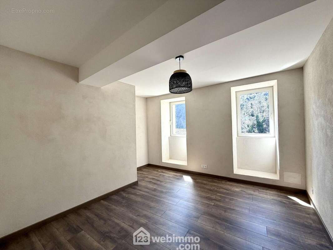 Chambre n°2 de 12 m2 - Maison à ORTIPORIO