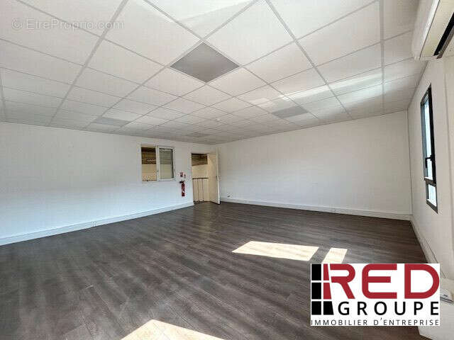 BUREAU - Commerce à ARLES