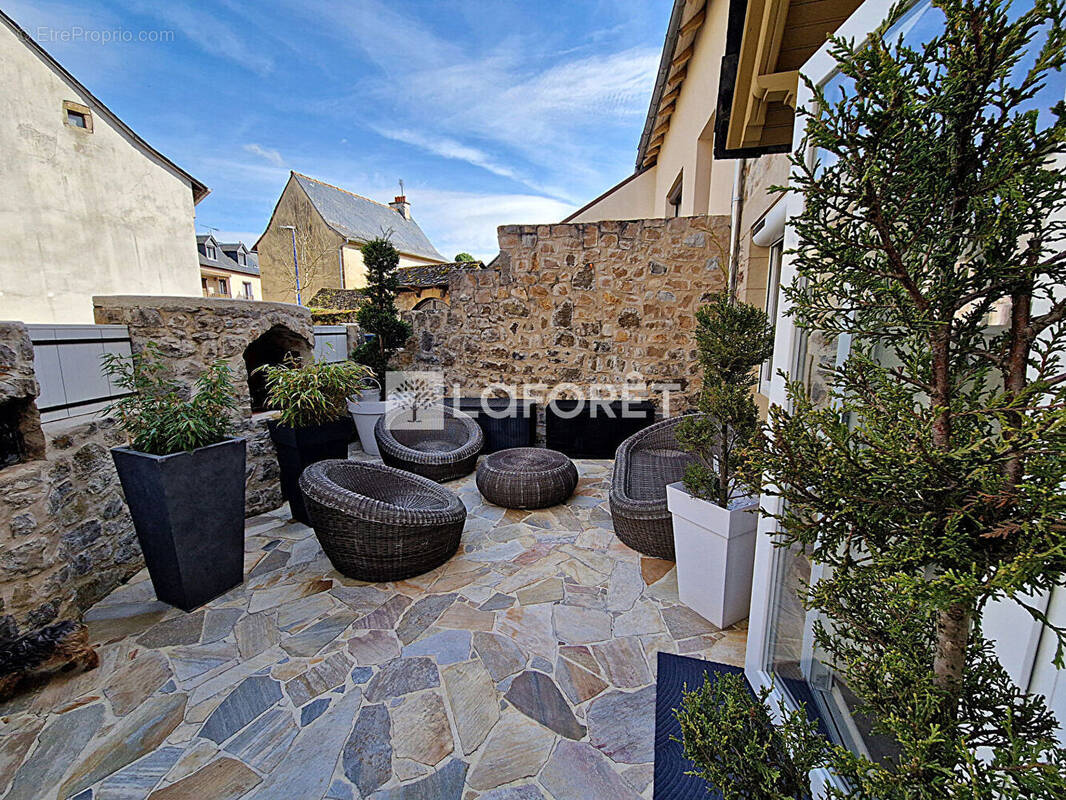 Maison à LUC-LA-PRIMAUBE