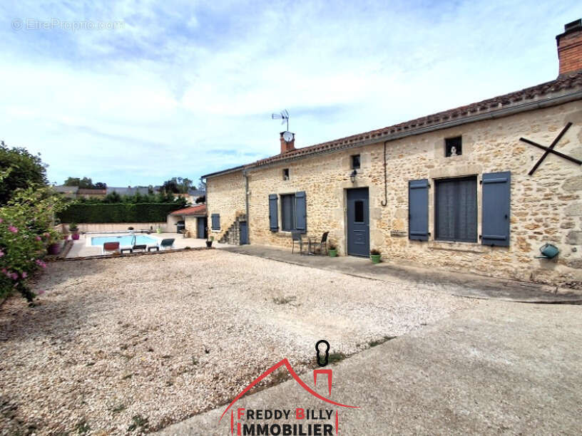Maison ancienne rénovée - 2 chambres - Terrain avec piscine - photo 15
