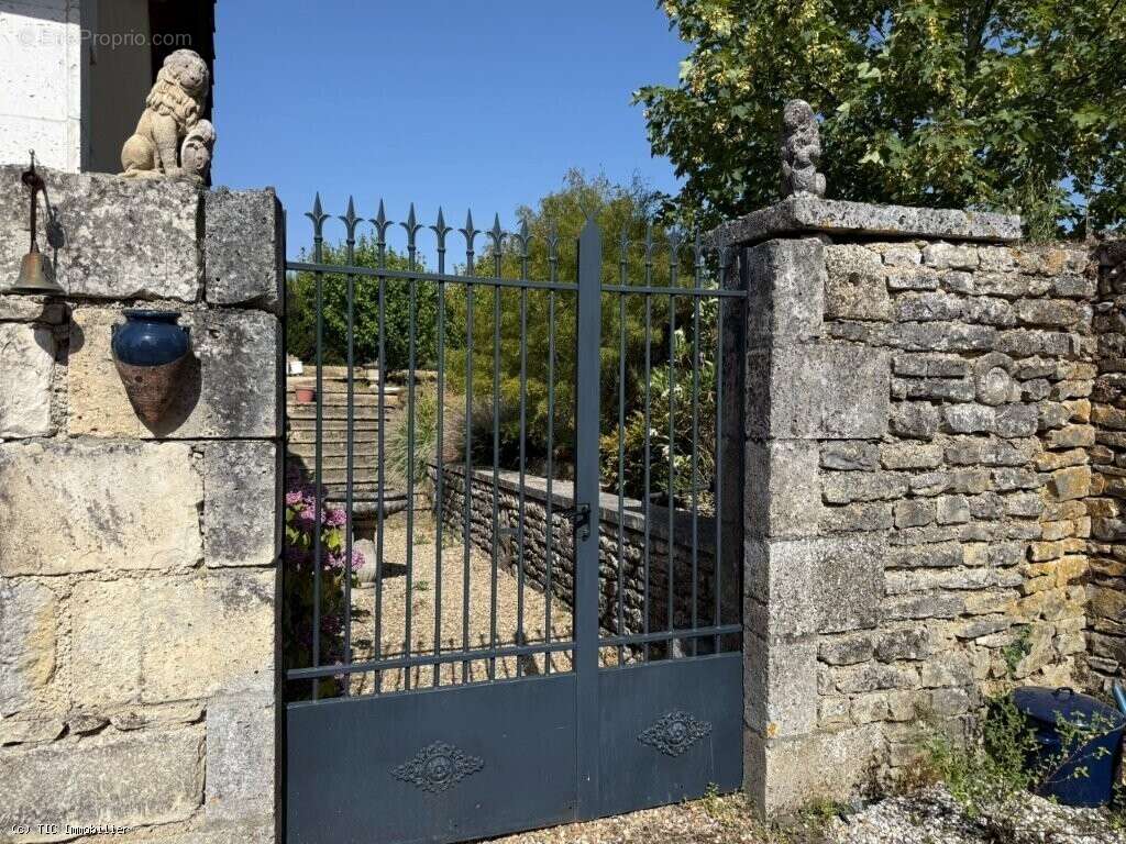 Maison à VERTEUIL-SUR-CHARENTE