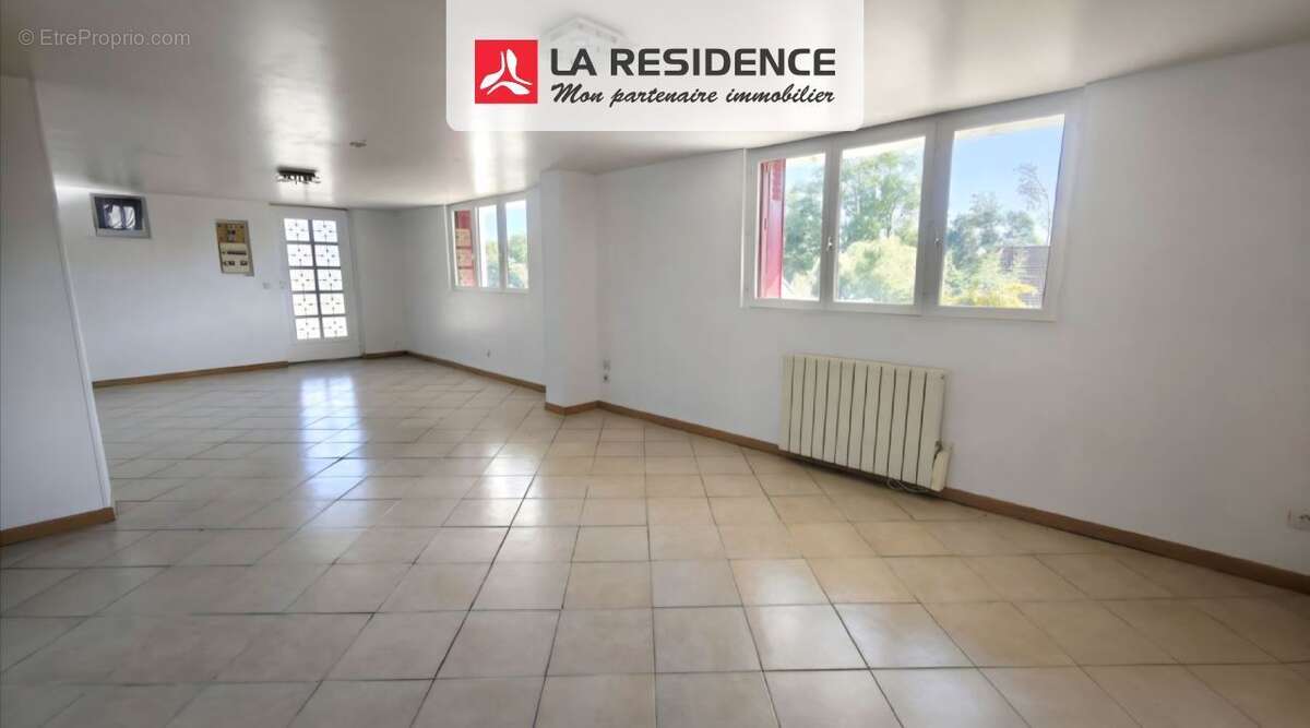 Appartement à IVRY-LA-BATAILLE
