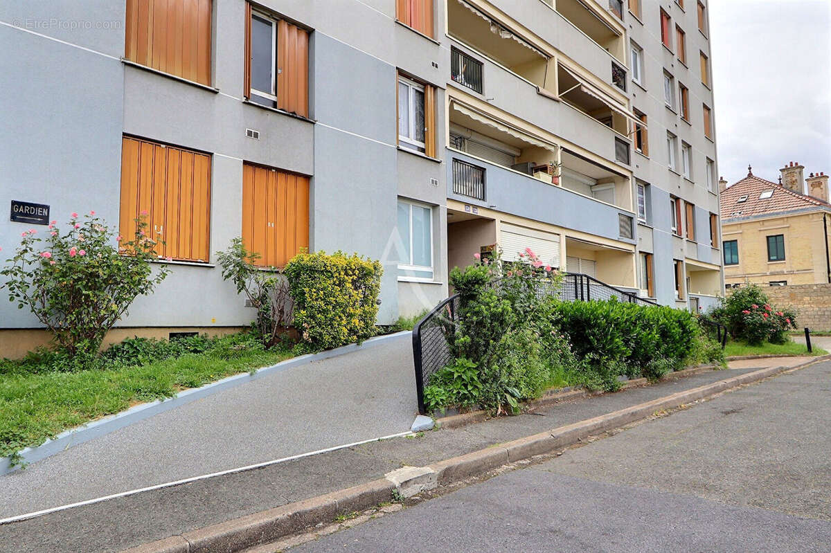 Appartement à AUBERVILLIERS