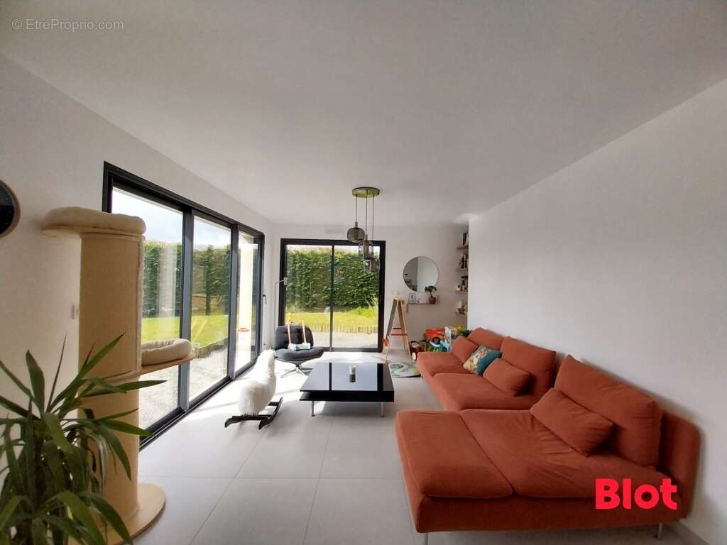 Maison à LA VILLE-ES-NONAIS