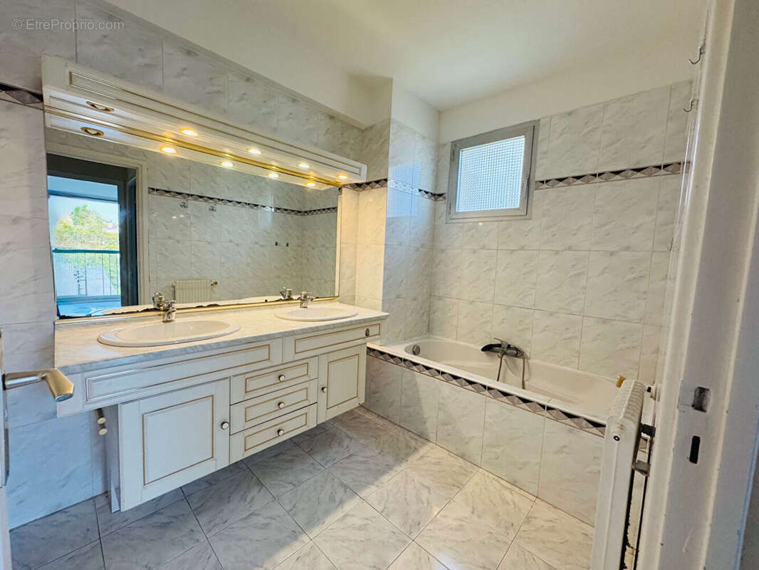 Appartement à MARSEILLE-9E