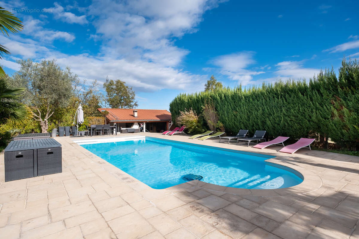 Maison à LA TOUR-DE-SALVAGNY