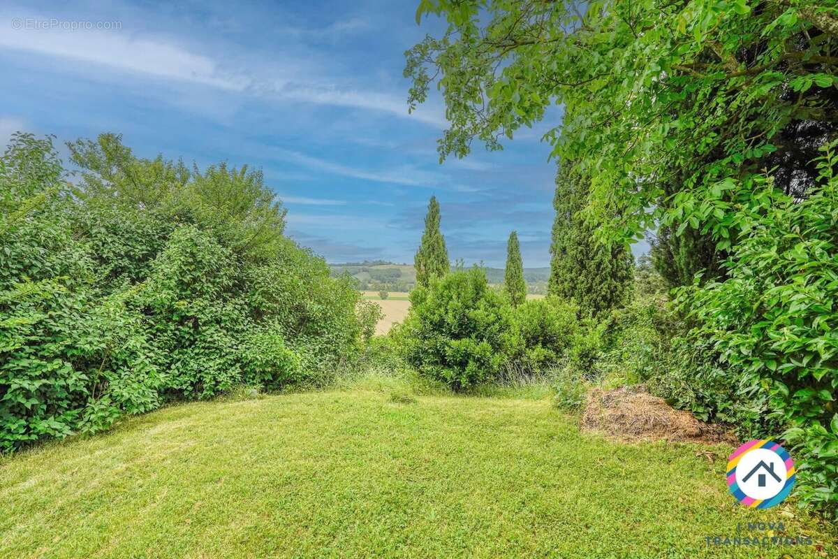 Charme, volume et vue campagne. Ancienne grange en pierre de 160m² - photo 8