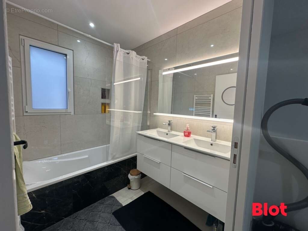 Maison à LOCQUELTAS